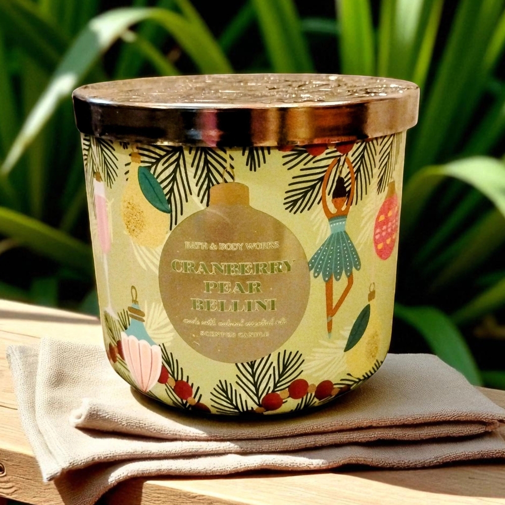 Bath & Body Works Cranberry Pear Bellini Candle - Gold and Green